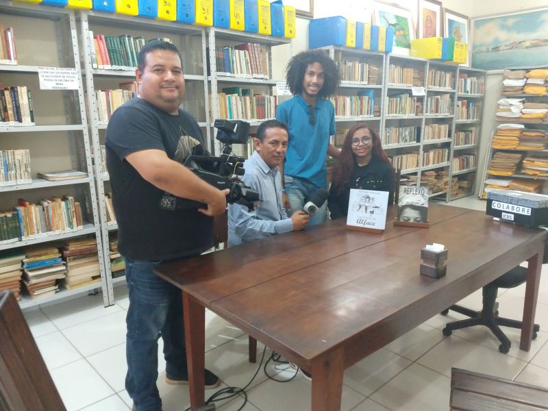 Michelle C. Menezes - Estudante e escritora